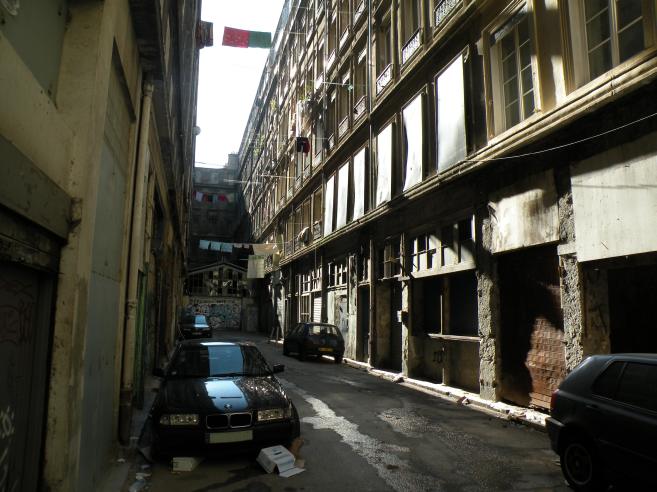  Cour intérieure d'immeuble, avenue de la République